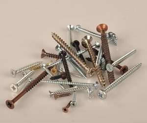CHIPBOARDS AND BOLT SCREWS